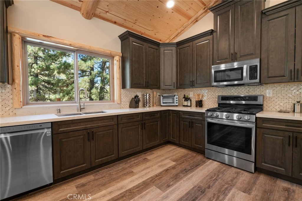 195 Teakwood Drive Property Photo 12