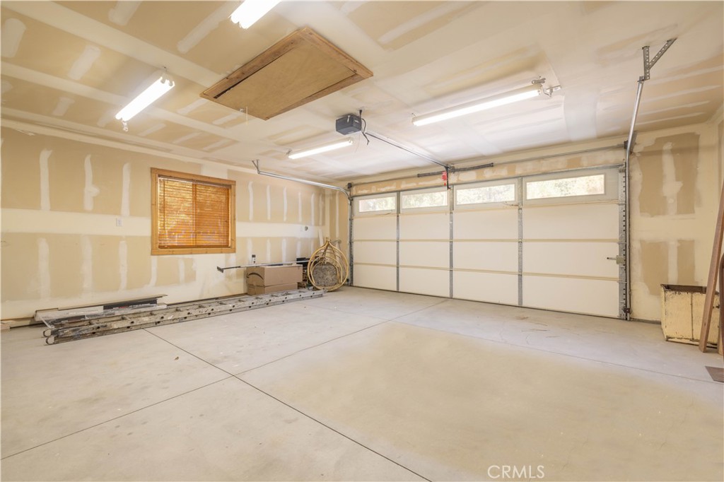 1006 Feather Mountain Dr Property Photo 15