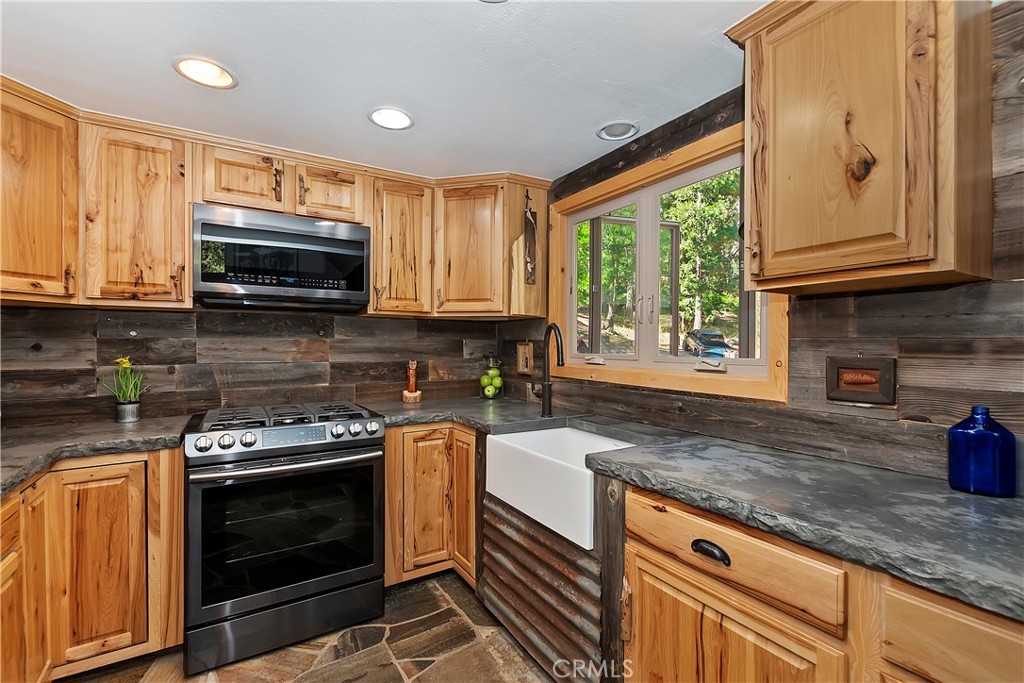 385 Iris Drive Property Photo 16