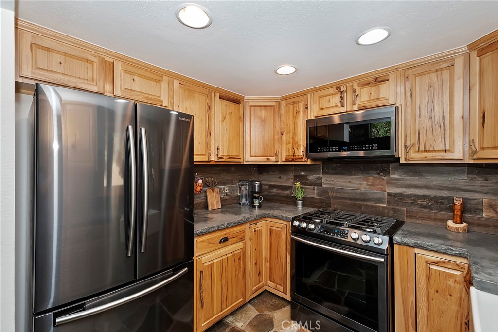 385 Iris Drive Property Photo 17