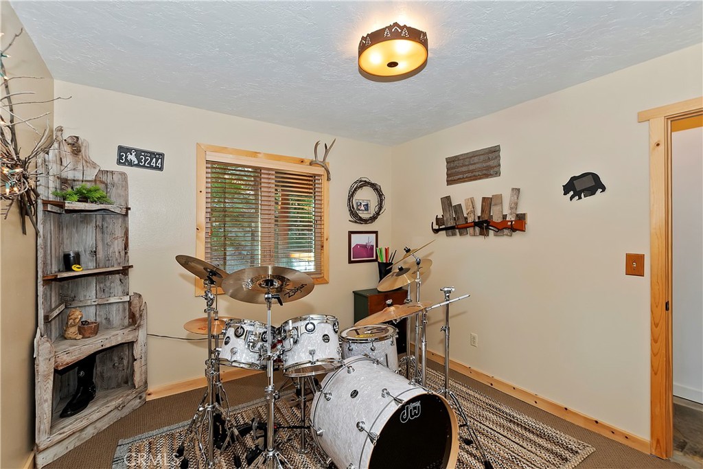 385 Iris Drive Property Photo 39
