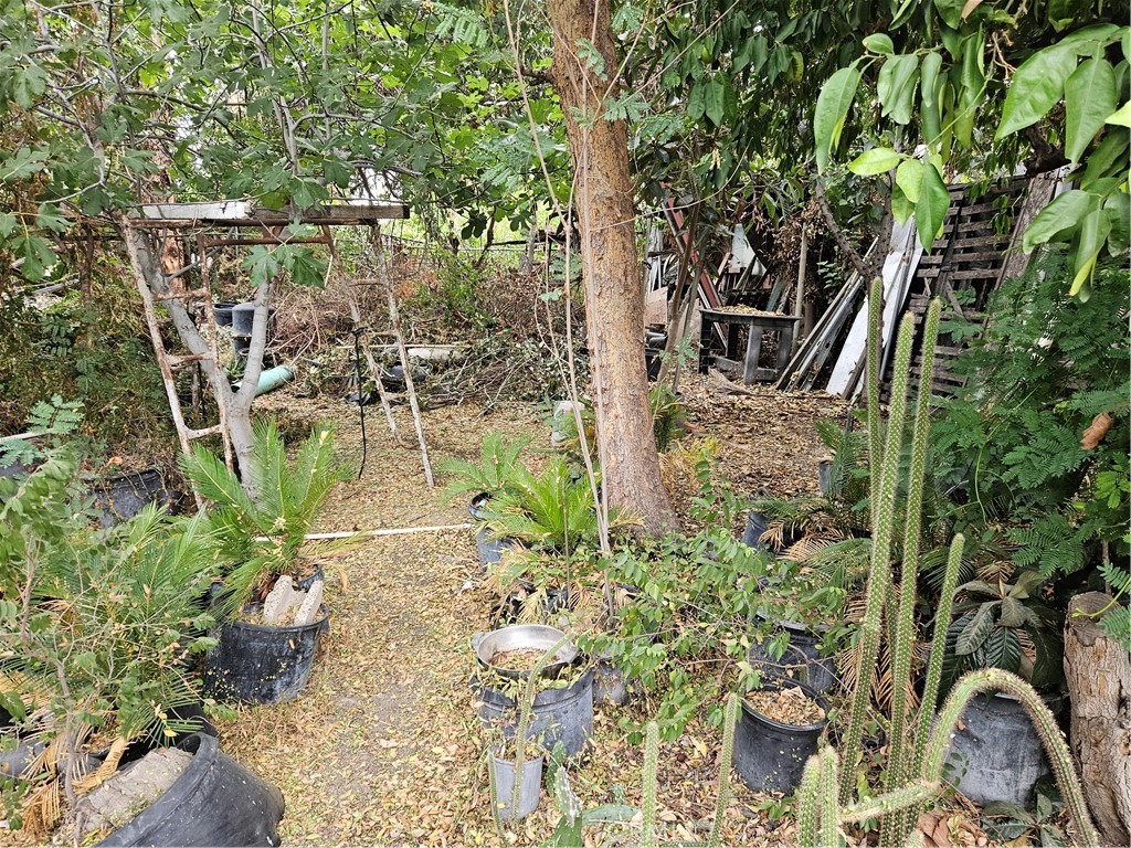 566 E Santa Fe Street Property Photo 3
