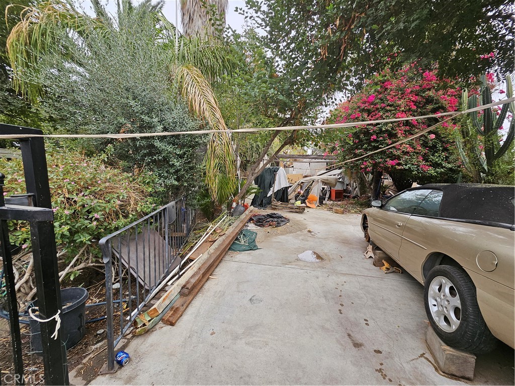 566 E Santa Fe Street Property Photo 8