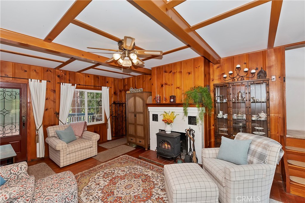 22911 Crest Forest Drive Property Photo 3