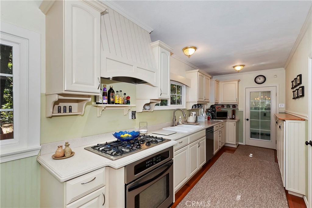 22911 Crest Forest Drive Property Photo 8