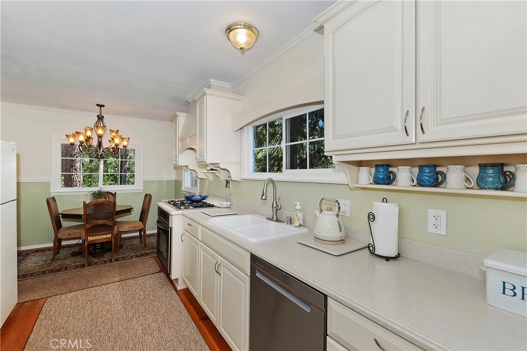 22911 Crest Forest Drive Property Photo 9