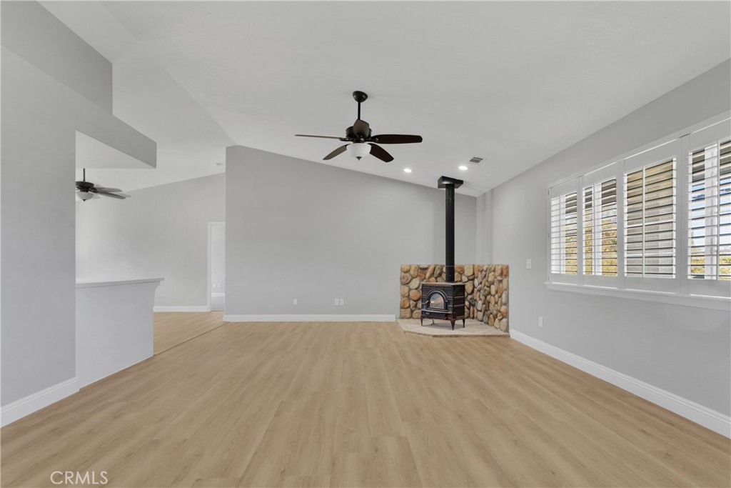 9986 Hemlock Avenue Property Photo 5