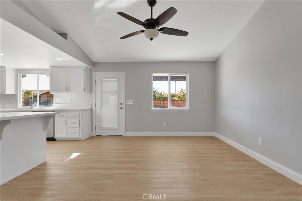 9986 Hemlock Avenue Property Photo 8