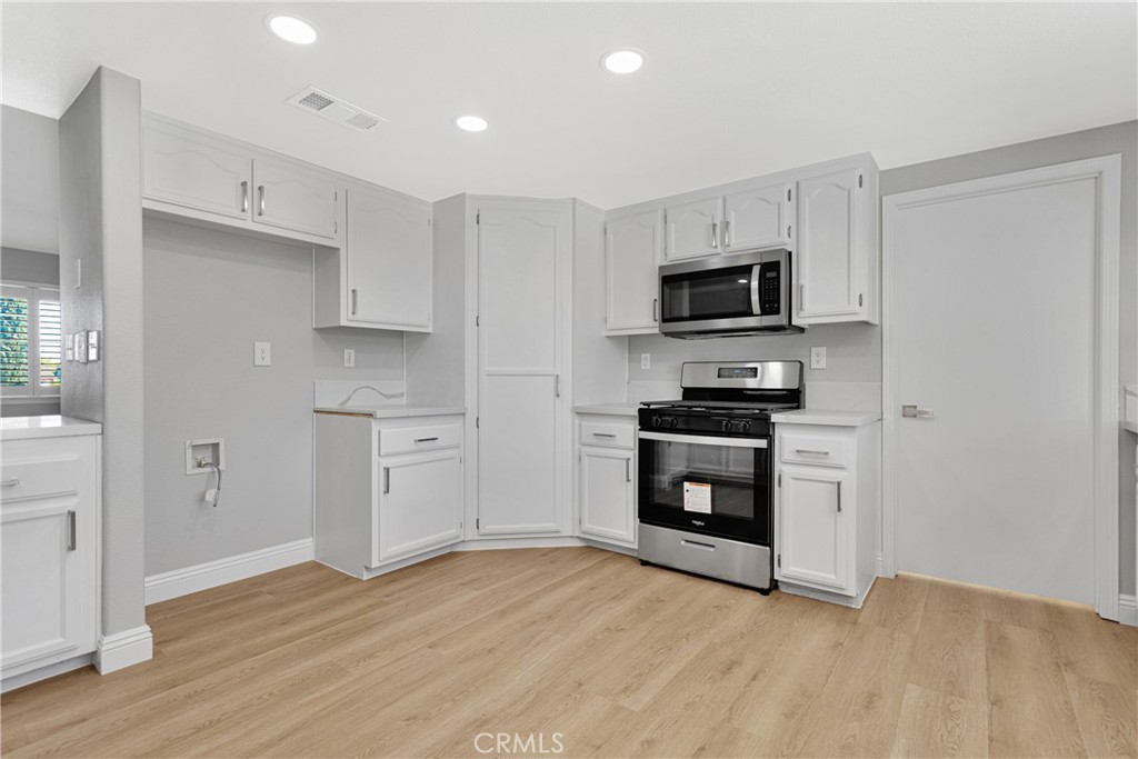 9986 Hemlock Avenue Property Photo 10