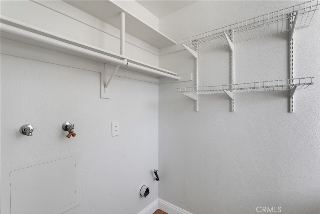 9986 Hemlock Avenue Property Photo 13