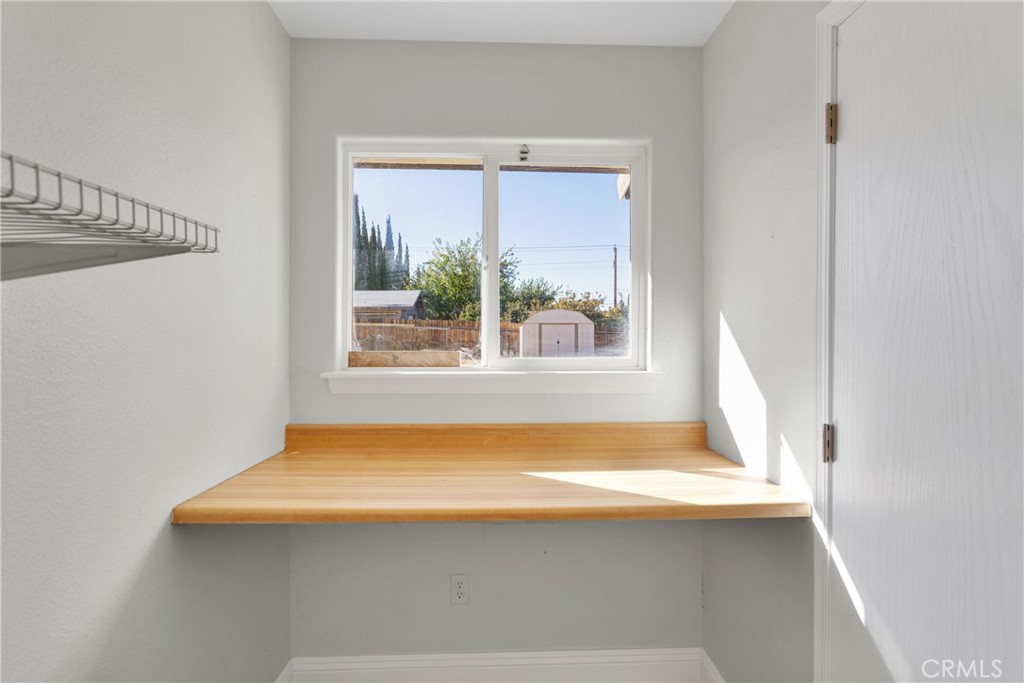 9986 Hemlock Avenue Property Photo 14