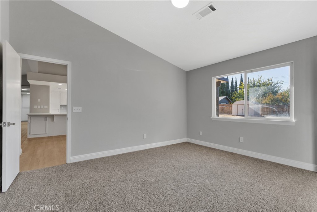 9986 Hemlock Avenue Property Photo 16