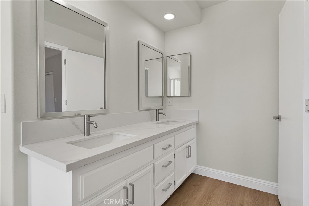 9986 Hemlock Avenue Property Photo 18