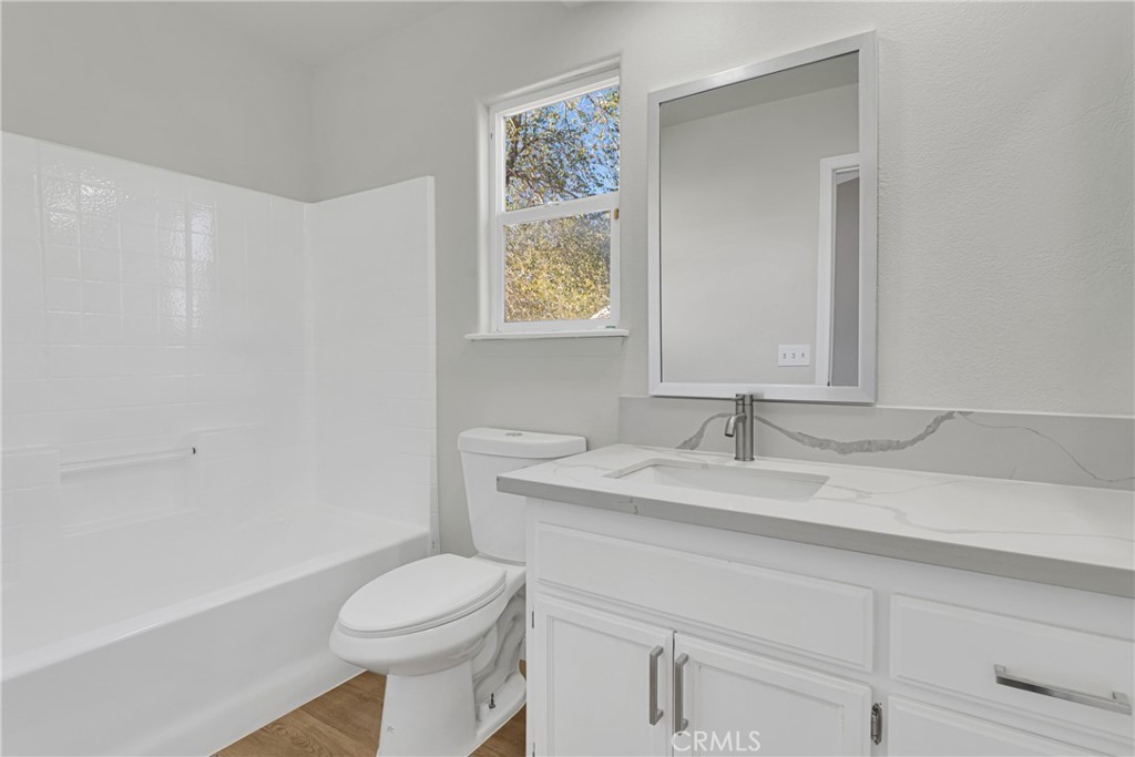 9986 Hemlock Avenue Property Photo 23