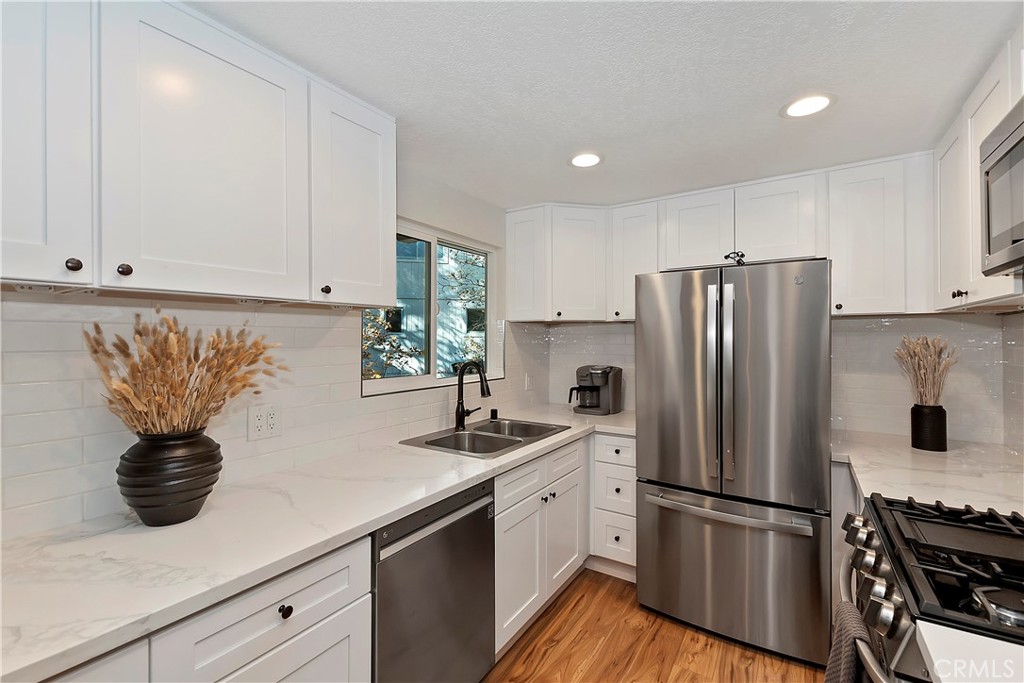26625 Pinehurst Drive Property Photo 14