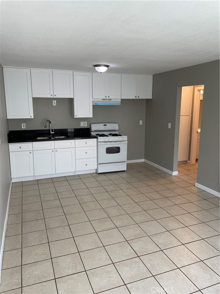 24238 Postal Avenue Property Photo 5