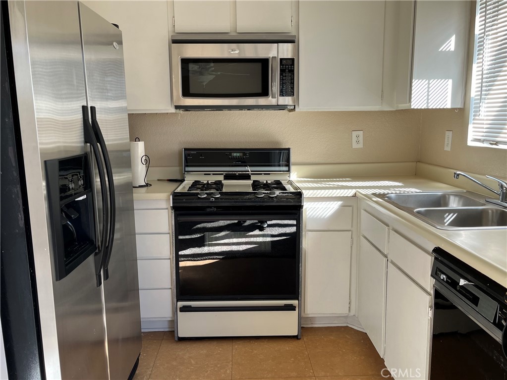 8350 Spring Desert Place E Property Photo 13