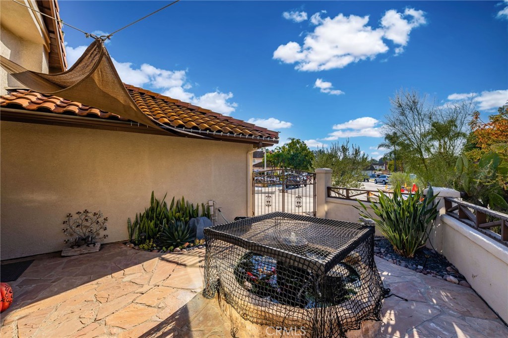 39998 Stamos Court Property Photo 8