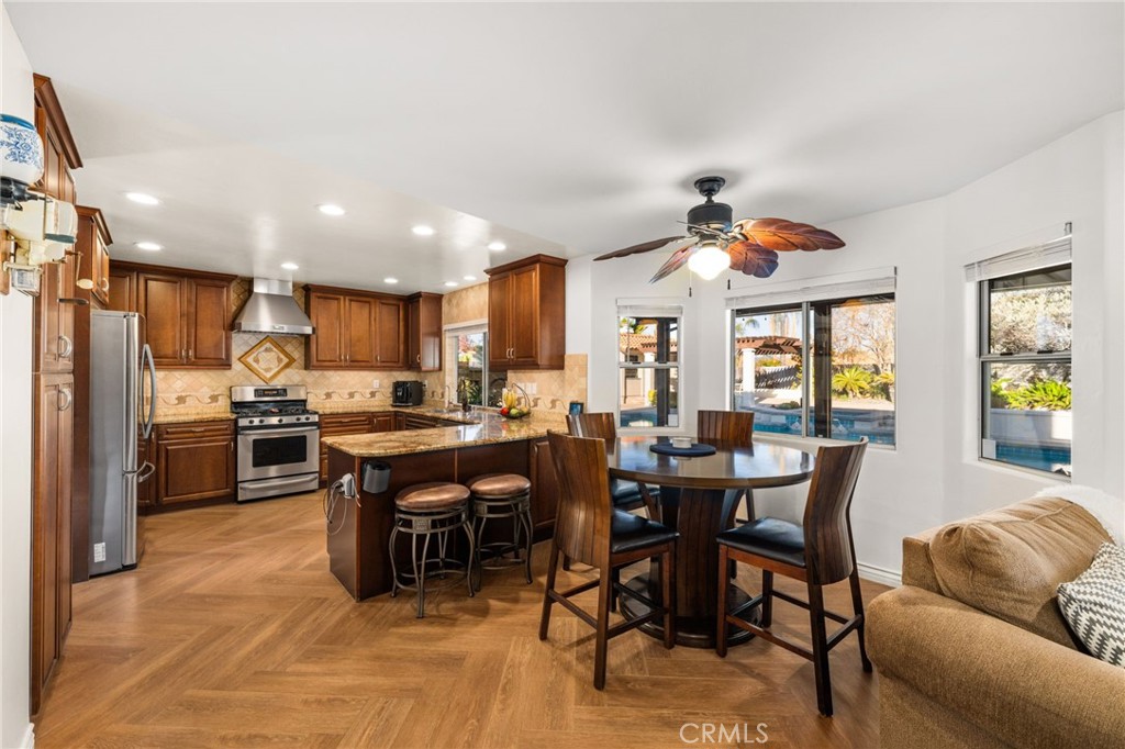 39998 Stamos Court Property Photo 14