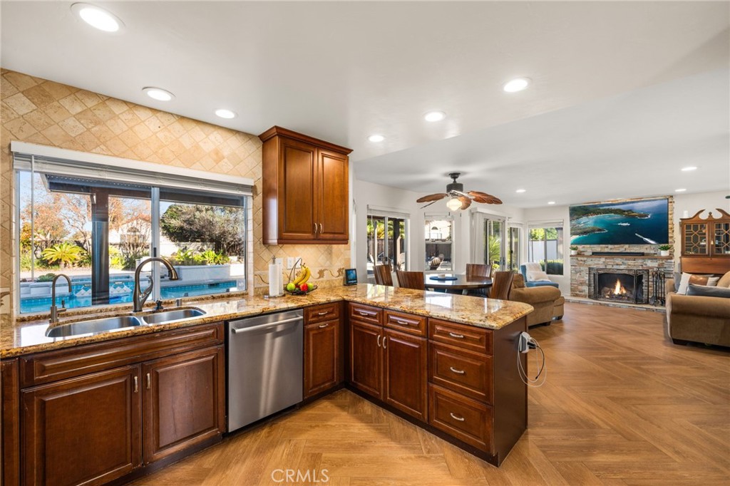 39998 Stamos Court Property Photo 18