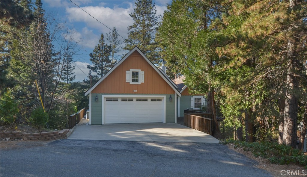 173 Grizzly Road Property Photo 3