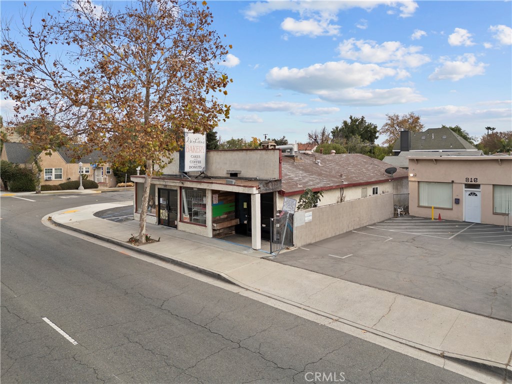 822 E Chapman Avenue Property Photo 2