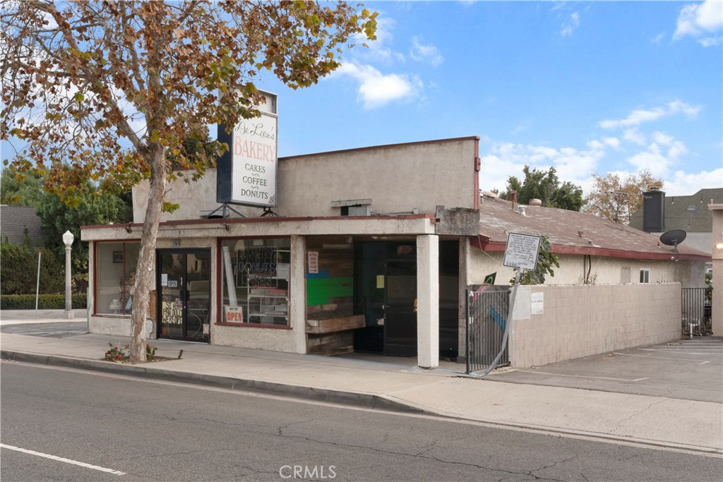 822 E Chapman Avenue Property Photo 16