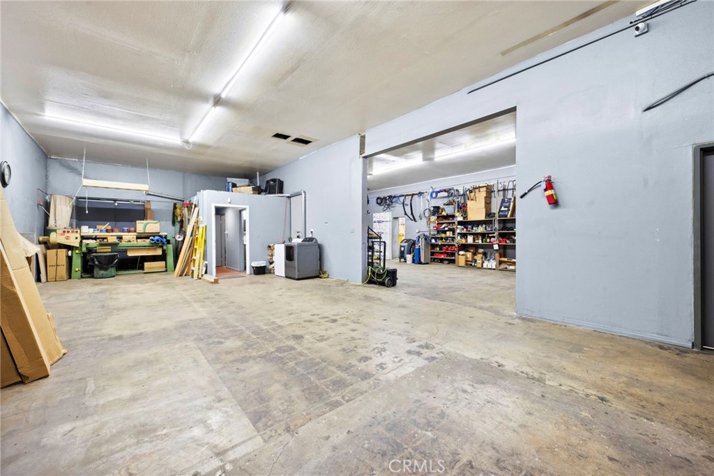 1033 W 3rd Street Property Photo 43