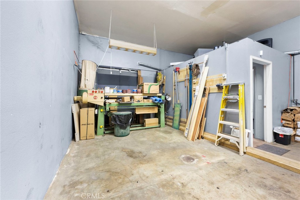 1033 W 3rd Street Property Photo 44