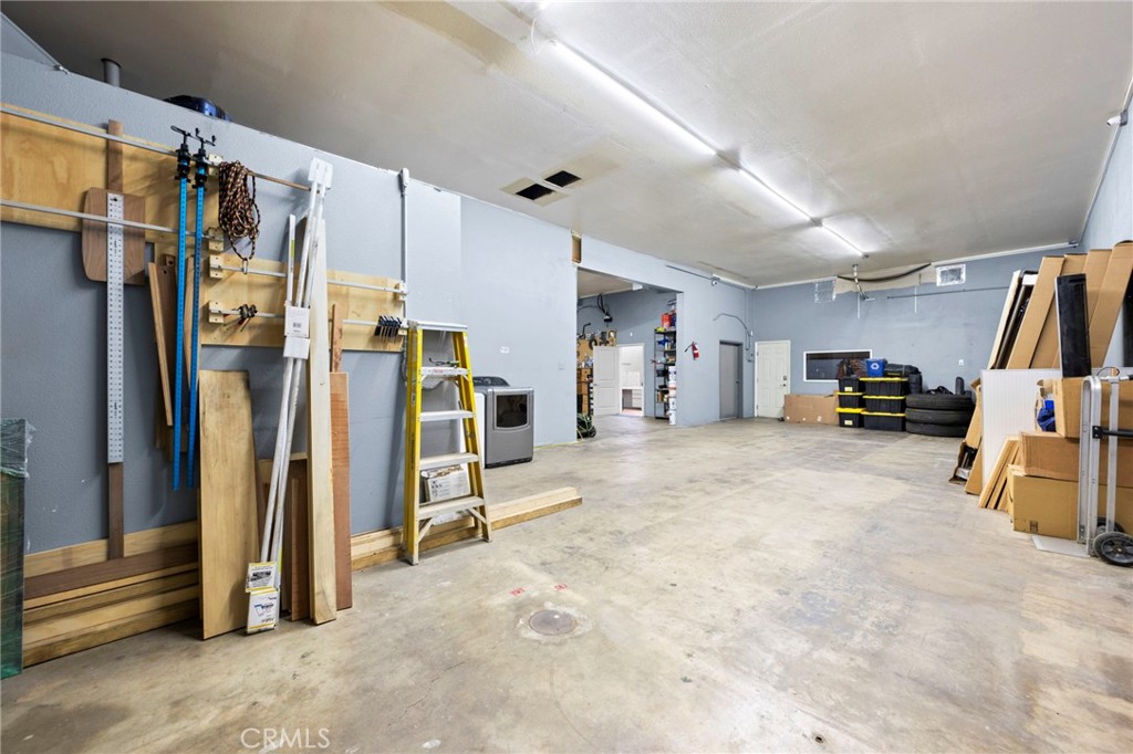 1033 W 3rd Street Property Photo 45