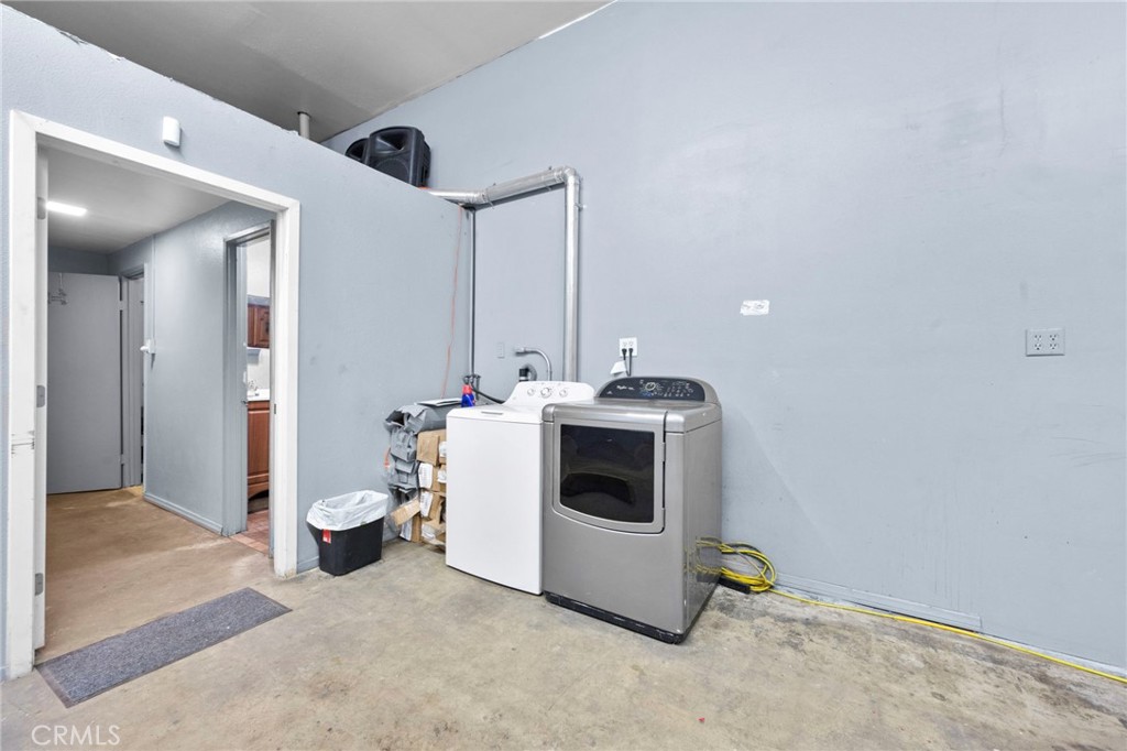 1033 W 3rd Street Property Photo 46