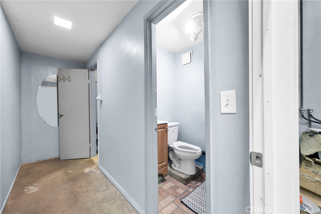1033 W 3rd Street Property Photo 47