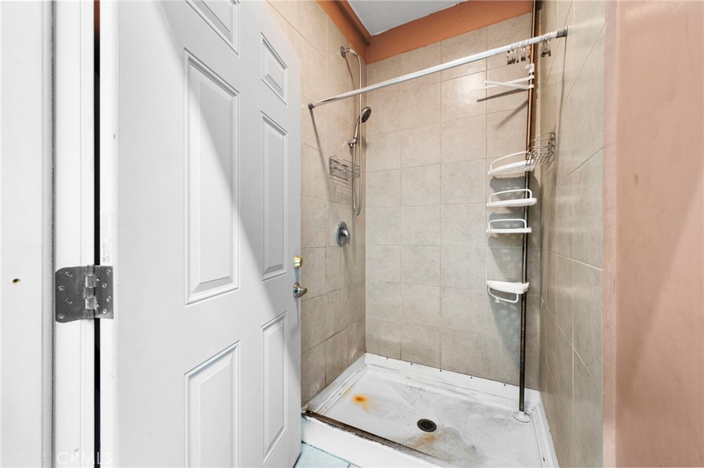 1033 W 3rd Street Property Photo 51