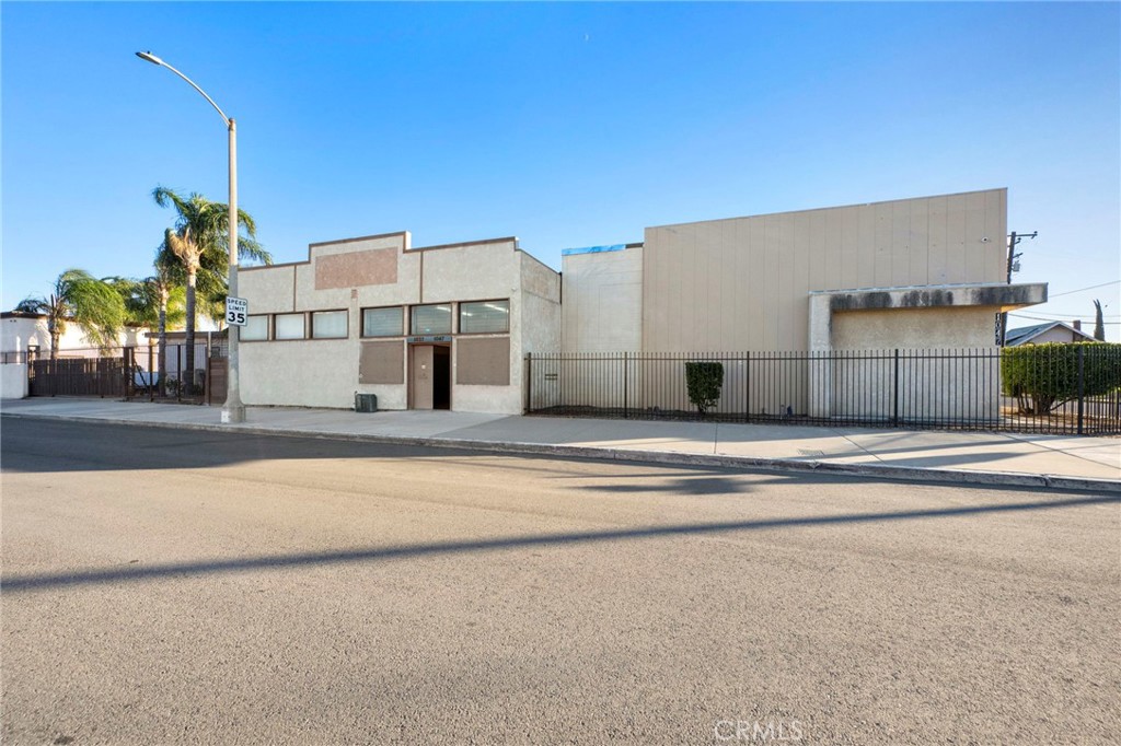 1047 W 3rd Street Property Photo 1