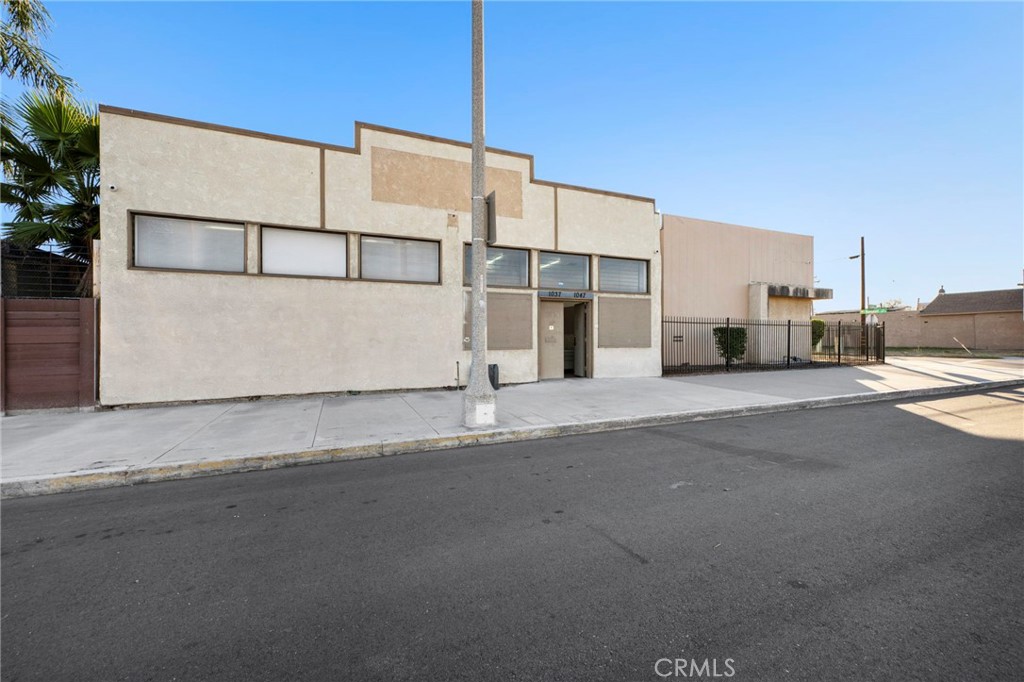 1047 W 3rd Street Property Photo 4