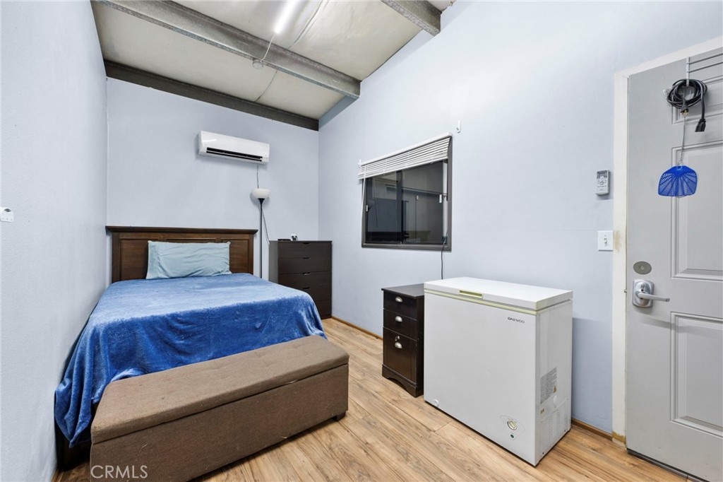 1047 W 3rd Street Property Photo 7