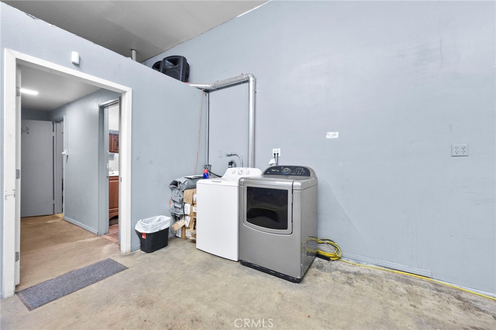 1047 W 3rd Street Property Photo 46
