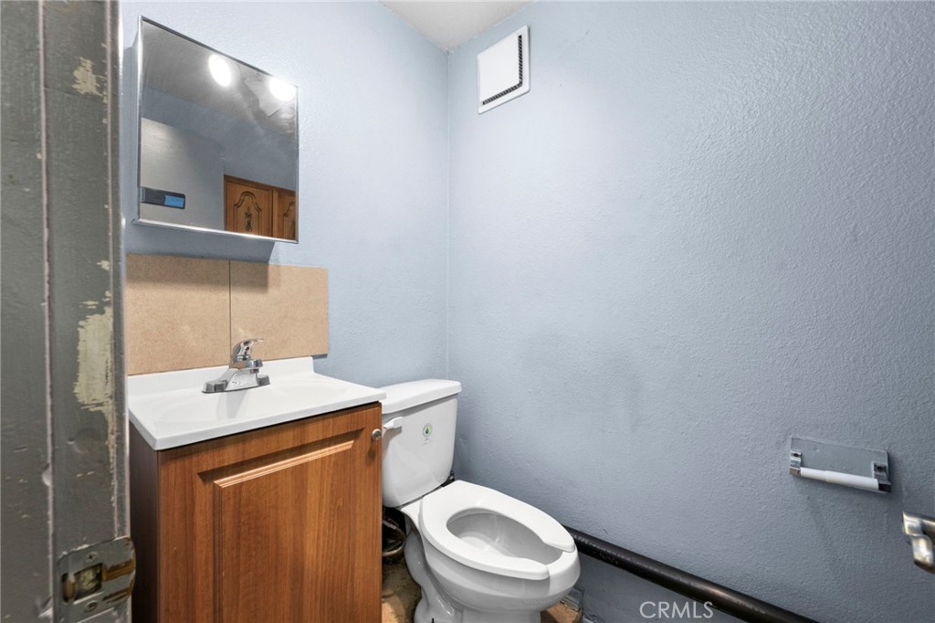 1047 W 3rd Street Property Photo 50
