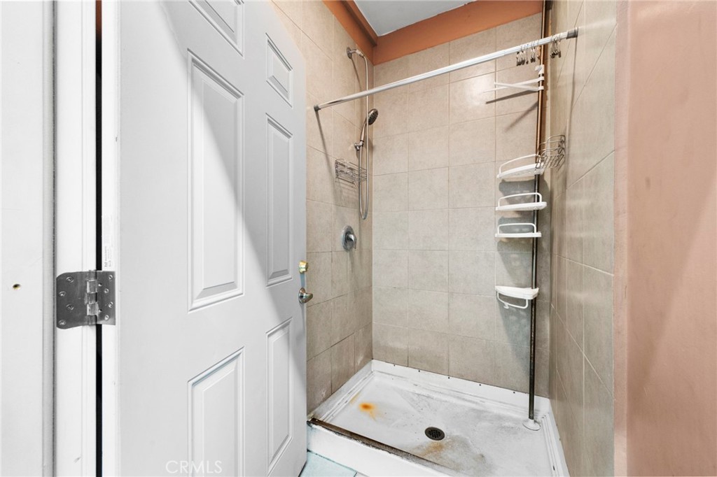 1047 W 3rd Street Property Photo 51