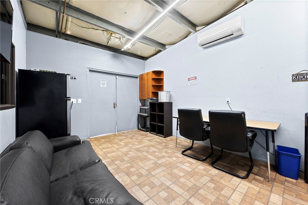 1047 W 3rd Street Property Photo 53