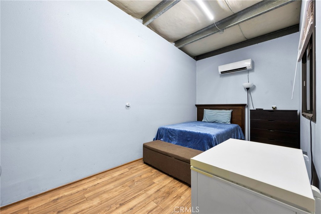 1047 W 3rd Street Property Photo 54