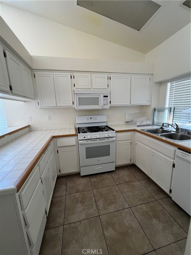 1562 Remembrance Drive Property Photo 6