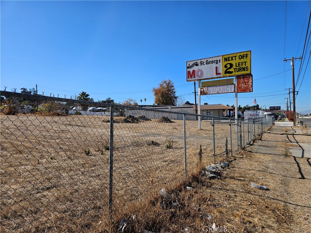 31805 Outer Highway 10 Property Photo 1