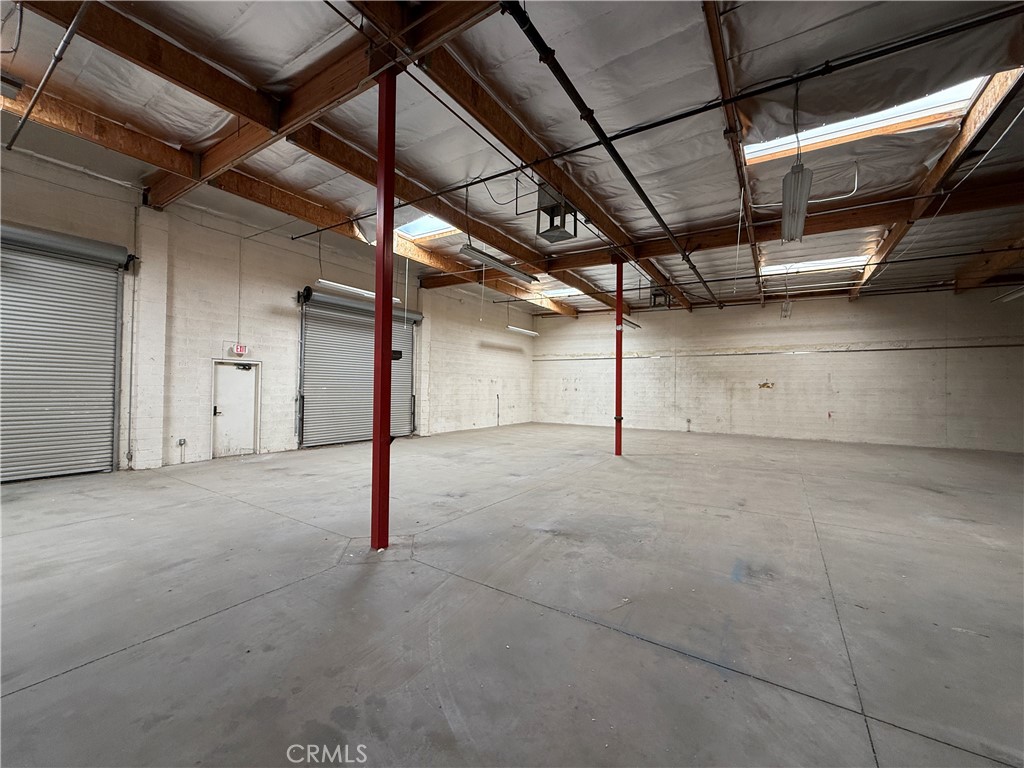 19437 Newhall Street Property Photo 8