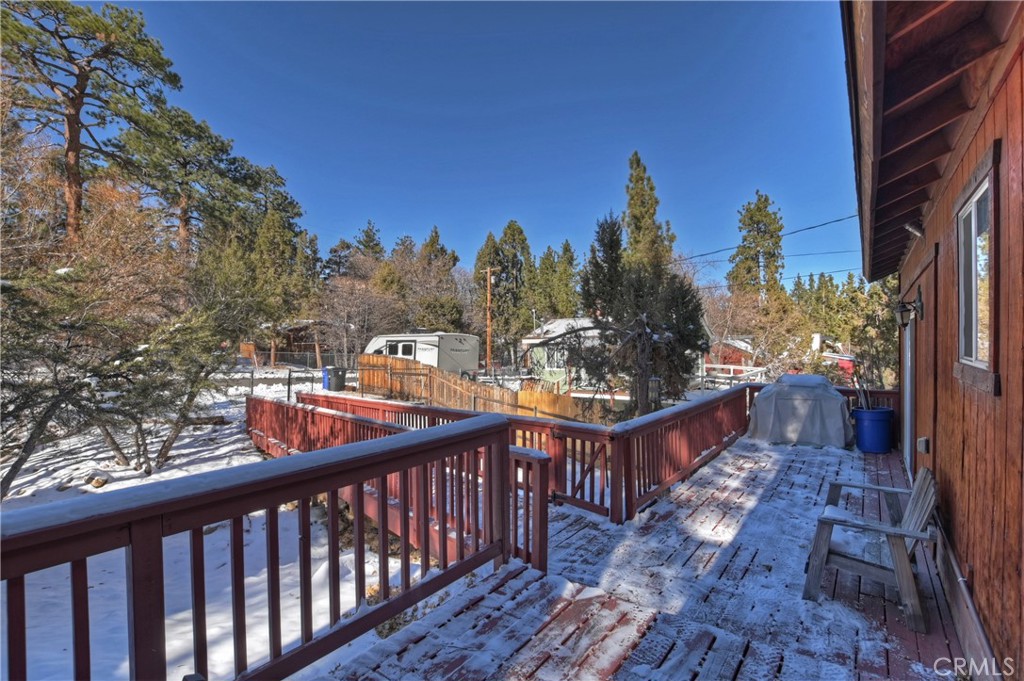 743 Spruce Lane Property Photo 4