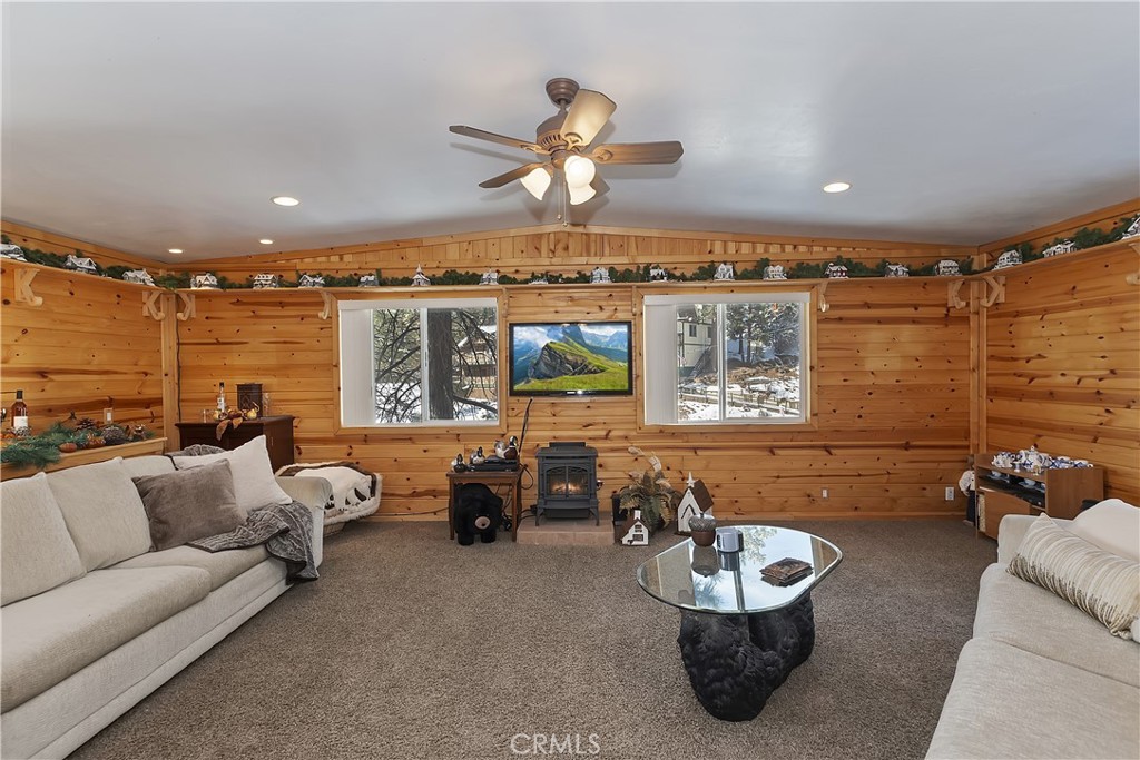 1004 White Mountain Drive Property Photo 6