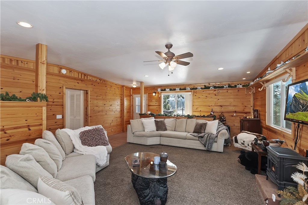 1004 White Mountain Drive Property Photo 7