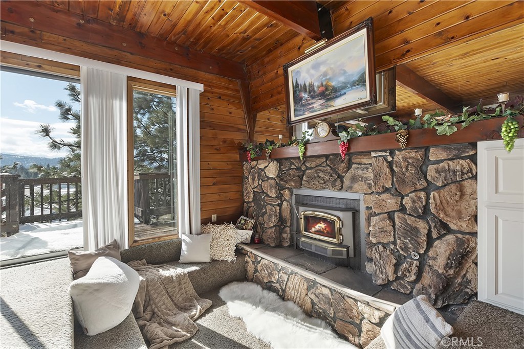 1004 White Mountain Drive Property Photo 8