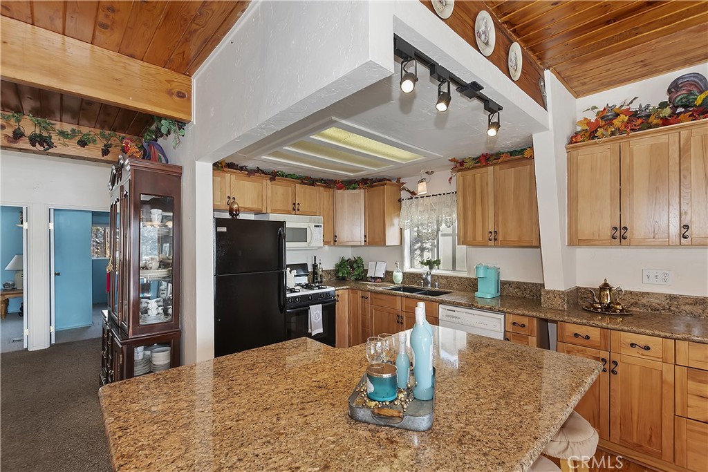 1004 White Mountain Drive Property Photo 11