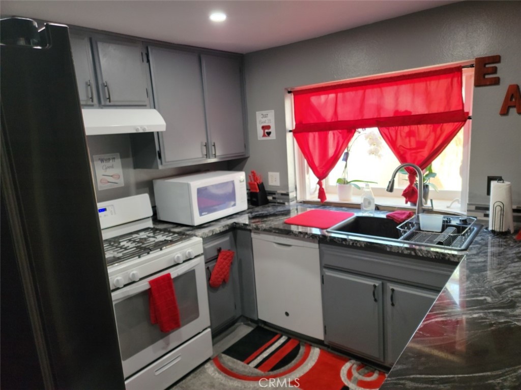 5542 Aster Street Property Photo 7
